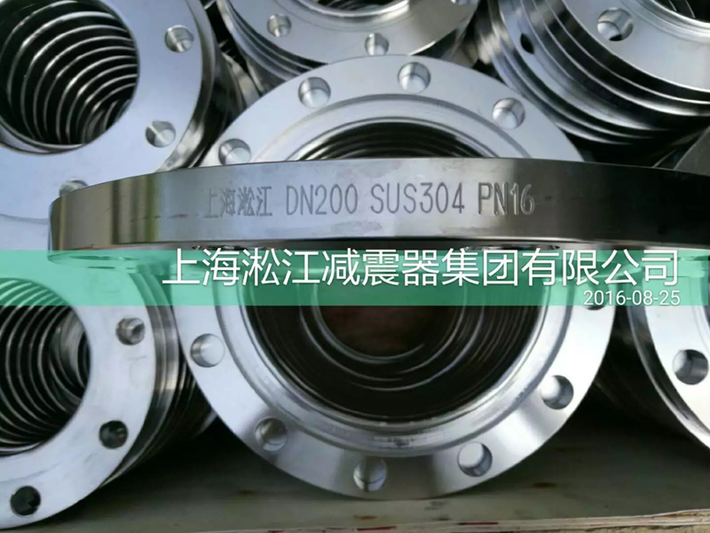 法蘭上刻著這些字（上海淞江 DN100 SUS304 PN16）