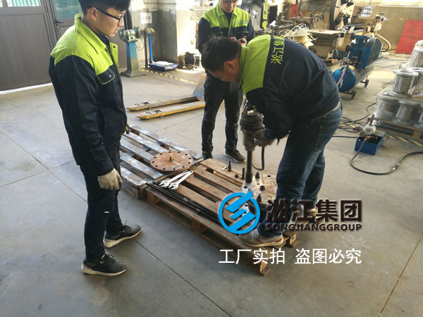 新年新開(kāi)始 產(chǎn)品質(zhì)量第一為重要 DN250橡膠接頭壓力檢測(cè)培訓(xùn)