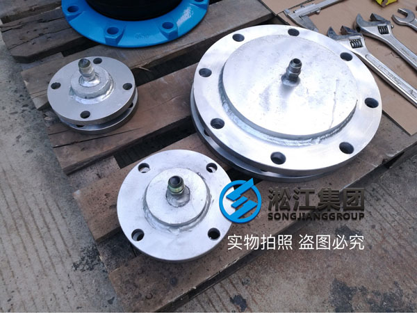 新型橡膠接頭生產出來后的第一件事就是壓力檢測