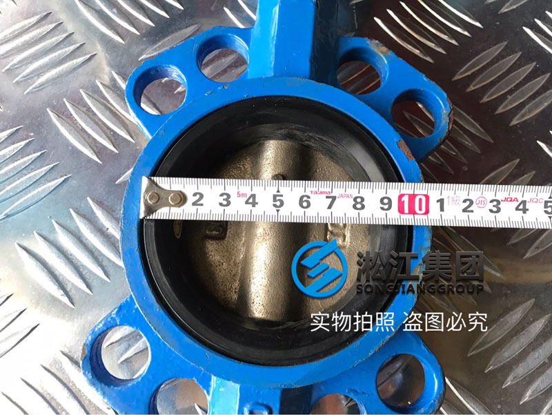 為什么橡膠接頭與對夾式軟密封蝶閥連接后出現泄漏現象？