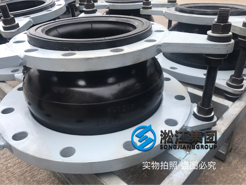 板式換熱機組用高壓異徑橡膠接頭發貨現場