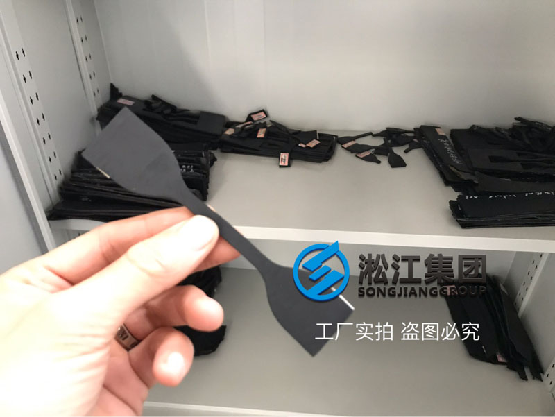 【檢測中心】橡膠接頭膠料試片拉力檢測現場